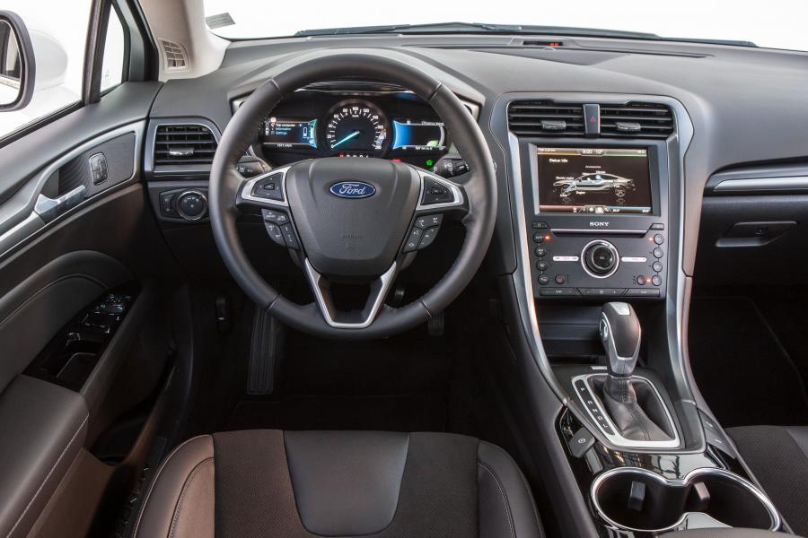  Ford Mondeo Hybrid Sedan 2014 года  (фото 16 из 19)